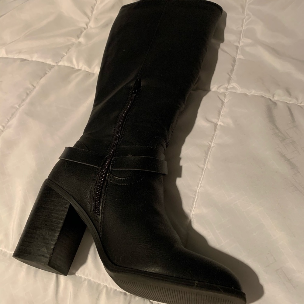 Boots - Picture 3 of 4